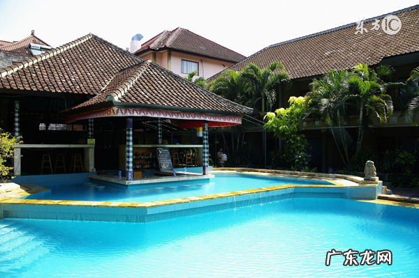 居家风水学告诉你,香港富豪为何喜欢半山豪宅? 半山坡上的房子风水