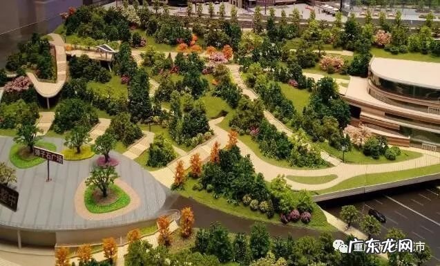 它也许可以代表重庆真正的大平层! 两江交汇处的房子的风水