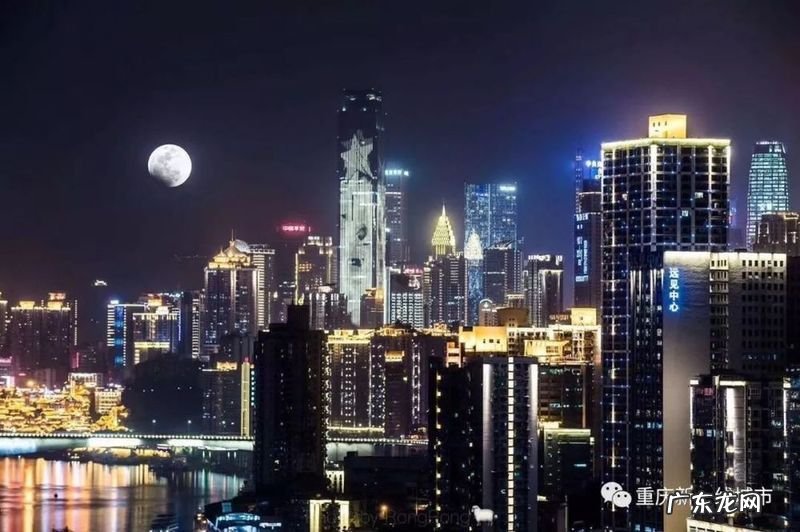 它也许可以代表重庆真正的大平层! 两江交汇处的房子的风水