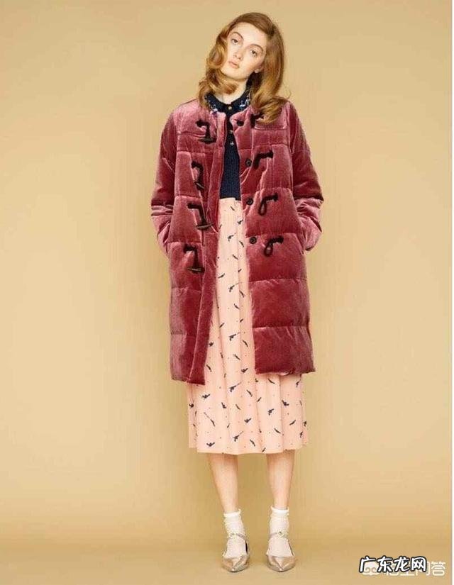 冬季羽绒服，有哪些非常时尚的平底鞋可以搭配？