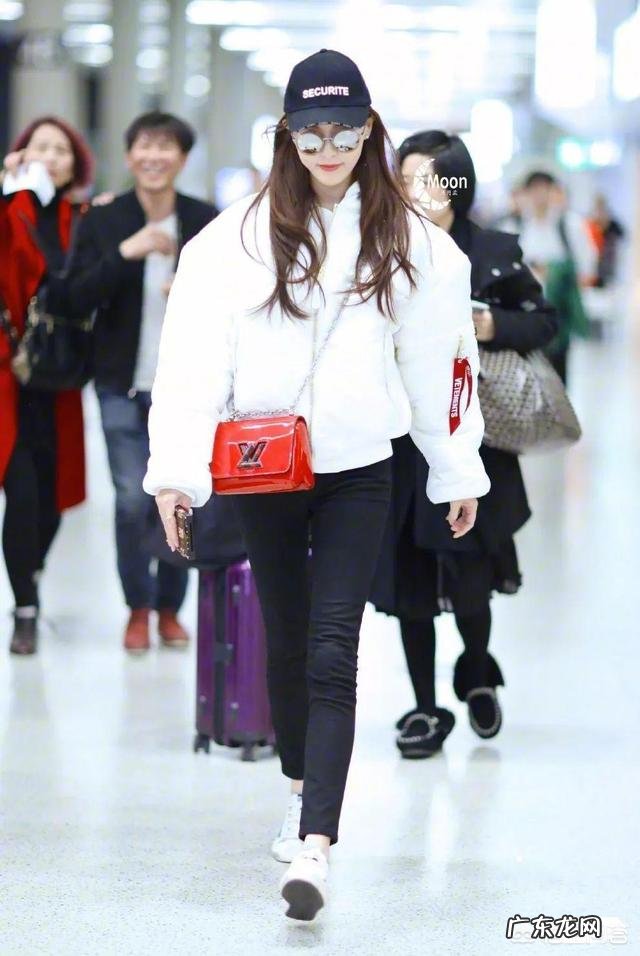 冬季羽绒服,有哪些非常时尚的平底鞋可以搭配?