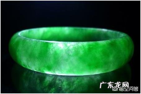 真假翡翠怎么分辨，怎么鉴定？