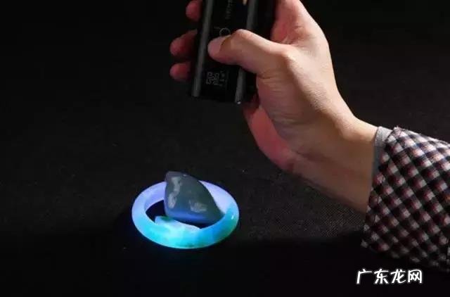 真假翡翠怎么分辨,怎么鉴定?