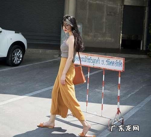 矮个子女生在不穿高跟鞋的情况下,怎样穿衣搭配显高?