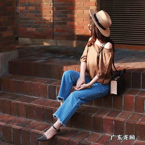 矮个子女生在不穿高跟鞋的情况下,怎样穿衣搭配显高?