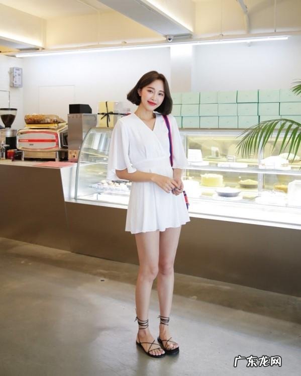 矮个子女生在不穿高跟鞋的情况下,怎样穿衣搭配显高?