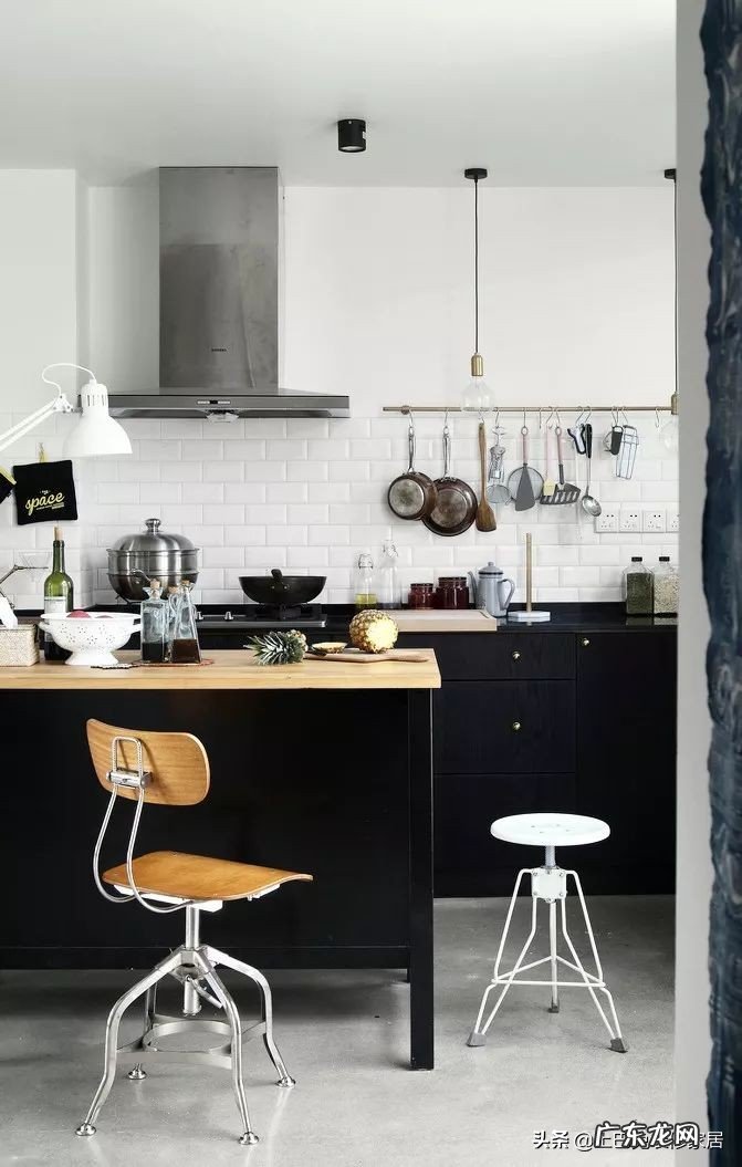买到这种暗厨房，房子都不想要了！幸好设计师教我4招，巧妙解决 厨房比较暗风水怎么样