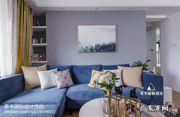 家里的墙上开了个洞,没想到效果这么好,朋友都想照着做 大门正对的墙上有个洞