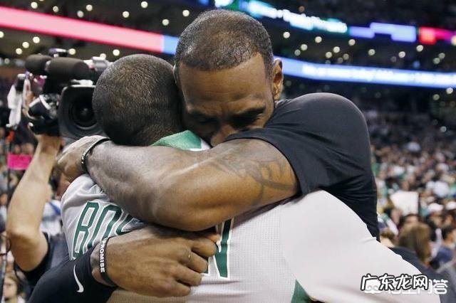 为什么有人说詹姆斯职业生涯第一次被驱逐的事件是故意为之？对此你怎么看？