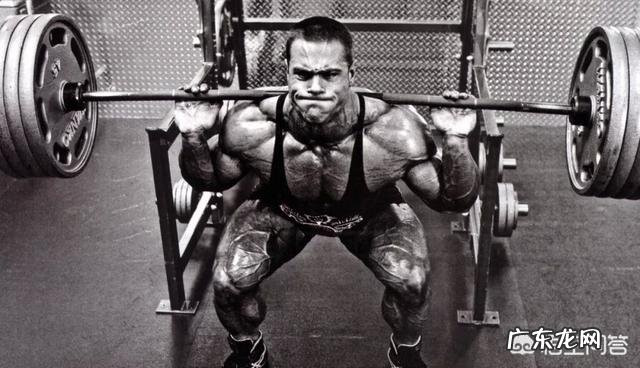 一天做一百个下蹲,一个月后会怎么样?