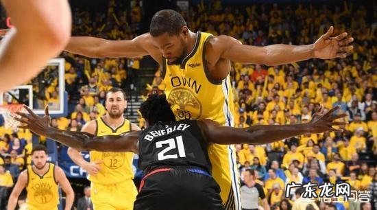 季后赛前两场,你认为杜兰特是故意收着打吗?