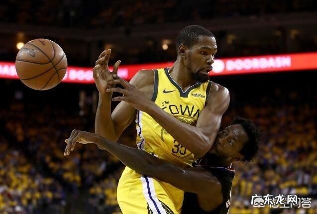 季后赛前两场,你认为杜兰特是故意收着打吗?