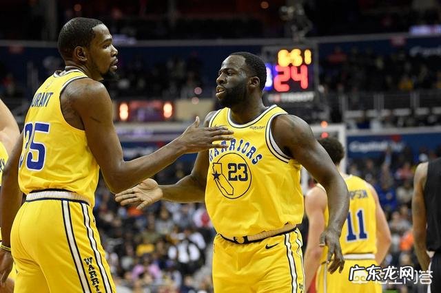 季后赛前两场,你认为杜兰特是故意收着打吗?