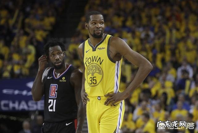 季后赛前两场,你认为杜兰特是故意收着打吗?