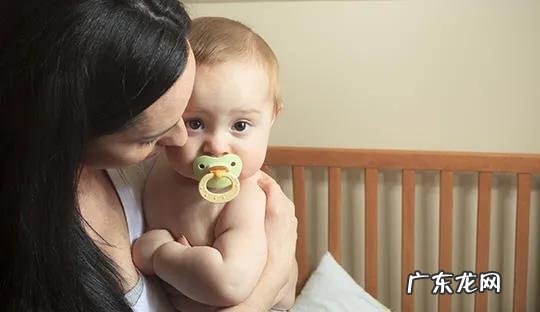 新生儿吃奶时为什么呛奶?
