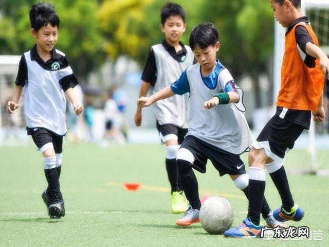 国足名单曝光：李可成首位归化国脚，冯劲、买提江入选。你如何看待国足的未来？