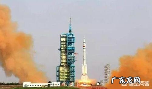 如果火箭的速度不够，一直向上飞可以脱离地球吗？为什么？