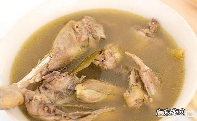 坐月子是吃老母鸡还是吃公鸡好?