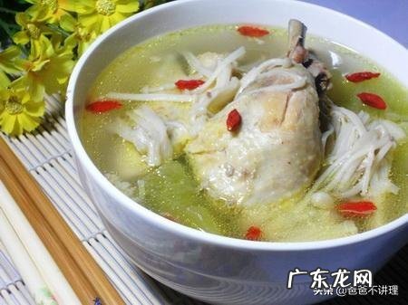 坐月子是吃老母鸡还是吃公鸡好?