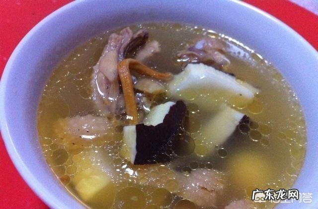 坐月子是吃老母鸡还是吃公鸡好?