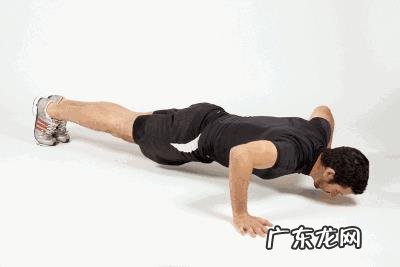怎么用俯卧撑练上中下胸?