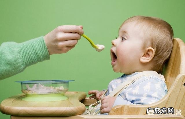 婴儿三餐辅食几点加合适?