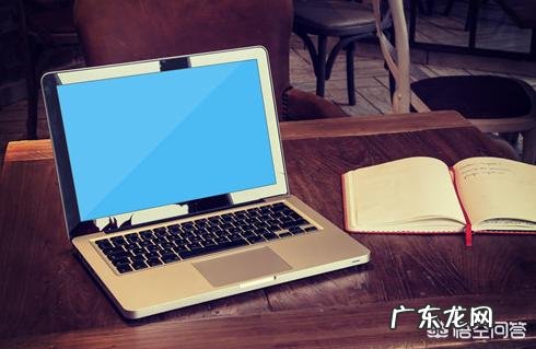 为什么我电脑一开机就黑屏?