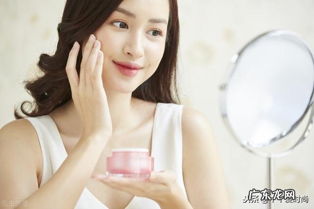 早上和晚上的具体护肤步骤应该有哪些?两者又有什么差别?