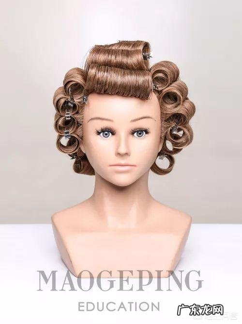 怎么在家烫出好看的大波浪卷发呢?