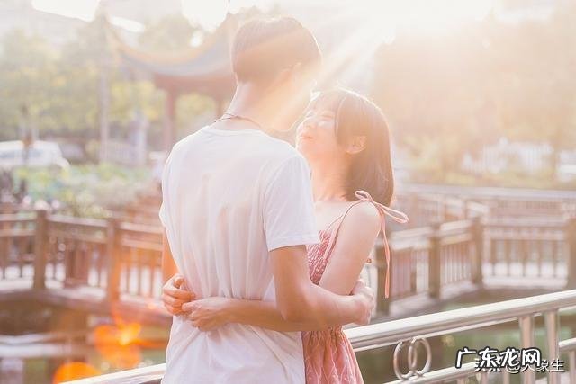 张爱玲说“最好的爱是不打扰也不放弃”什么意思?