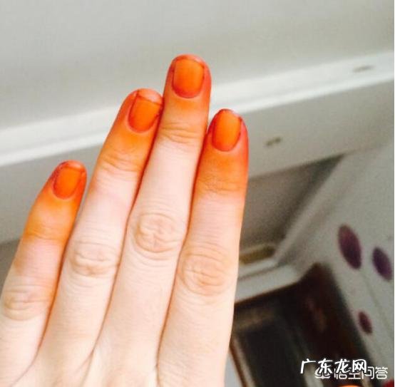 过去没有指甲油,人们用什么染指甲呢?