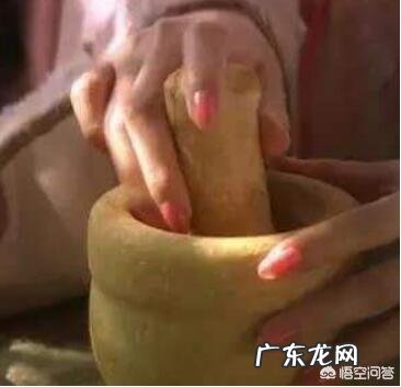 过去没有指甲油,人们用什么染指甲呢?