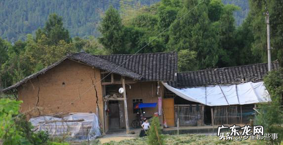 农村俗语东不往前伸,西不向后挪该怎么解释 房子西边凹进去好不好