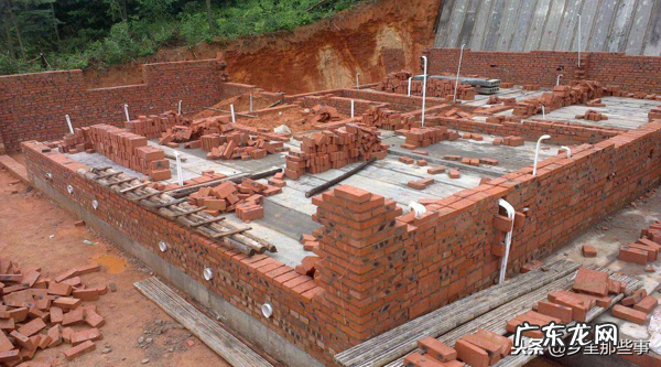 农村俗语东不往前伸,西不向后挪该怎么解释 房子西边凹进去好不好