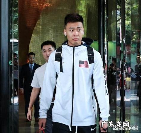 赵睿为何遭到2000吉林球迷狂嘘?是因为球服门事件还是闪垫丛明晨事件,你怎么看?