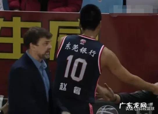 赵睿为何遭到2000吉林球迷狂嘘?是因为球服门事件还是闪垫丛明晨事件,你怎么看?