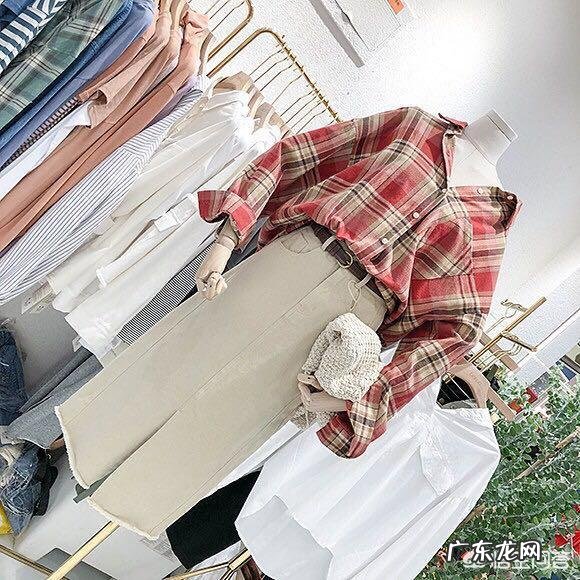 卡其色的下装配什么颜色的上装好看?应该如何进行搭配?