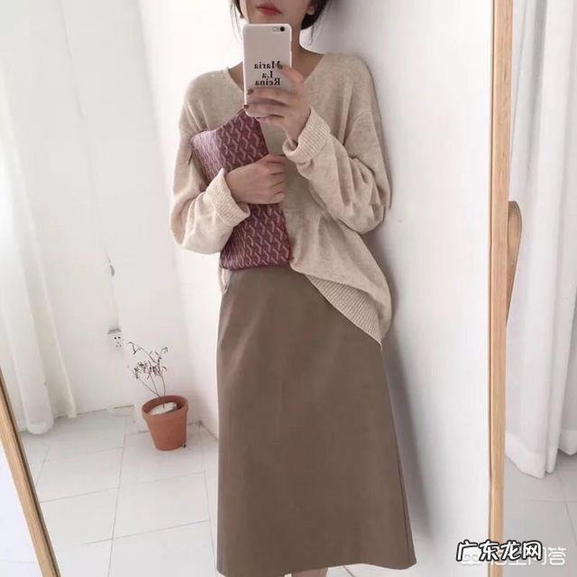 卡其色的下装配什么颜色的上装好看?应该如何进行搭配?