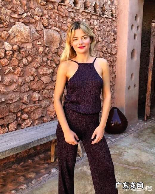 夏天吊带衫、背心怎么搭配比较好?