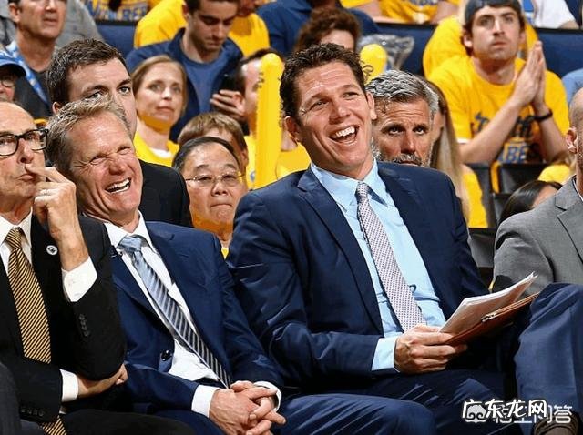 杨毅认为西部7支球队已锁定季后赛,国王会挤掉湖人进入季后赛,你怎么看?