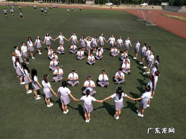 大家晒一晒你们的奇葩毕业照吧,无论单人还是集体照,越奇葩搞怪越好?