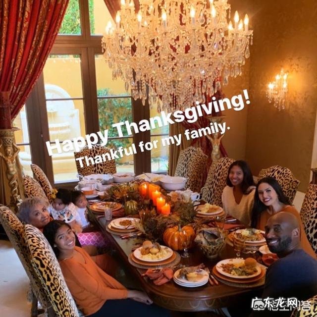 湖人众星晒节日照!詹姆斯一家五口同框,科比四个女儿,波普三个儿子,你怎么看?