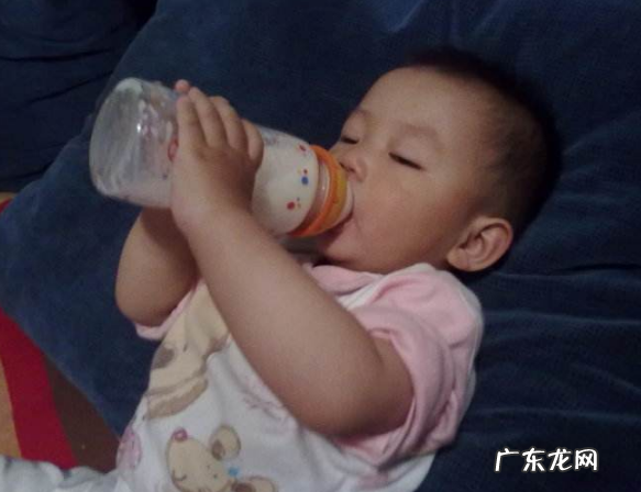 0一12月婴儿发育标准表 婴儿0一12个月发育表婴