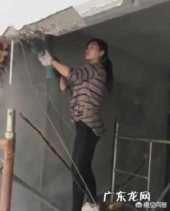 如果一个女孩活得像个男人，是因为什么？