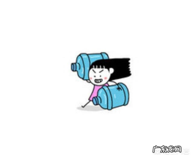 如果一个女孩活得像个男人，是因为什么？