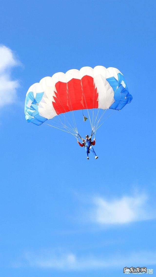 如果一个女孩活得像个男人,是因为什么?