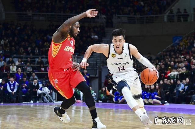 深圳终结辽宁25连胜,郭艾伦不停埋怨丛明晨,他是不是过于追求完美而害了他?