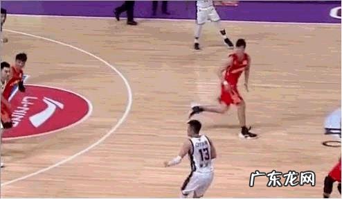 深圳终结辽宁25连胜,郭艾伦不停埋怨丛明晨,他是不是过于追求完美而害了他?