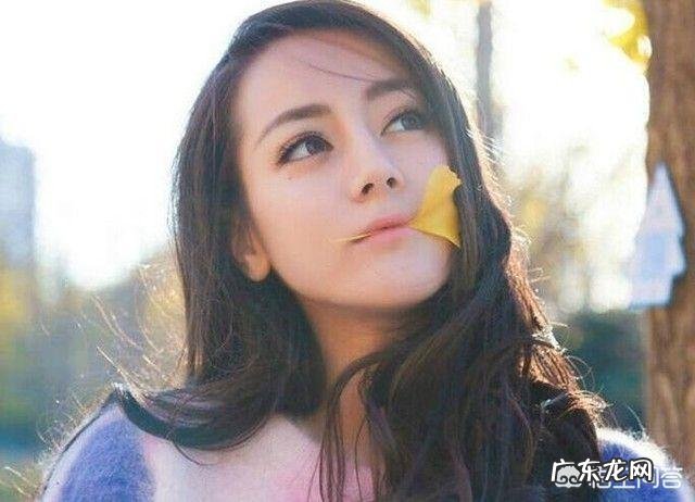 迪丽热巴也有非主流时期,妩媚浮夸的大浓妆自拍你觉得如何?