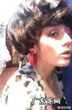 迪丽热巴也有非主流时期,妩媚浮夸的大浓妆自拍你觉得如何?